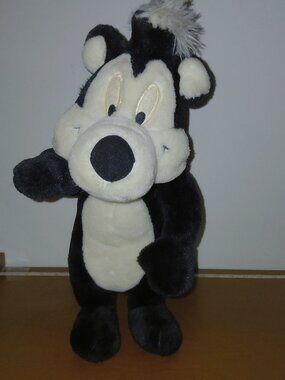 Vintage Warner Brothers Pepe Le Pew Plush Skunk WB Studio 1998 16" Display Toy